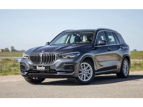 BMW X5 xDrive45e Executive CARPLAY / CAMERA / DEALER ONDERHOUDEN / ZWART LEER / STOELVERWARMING