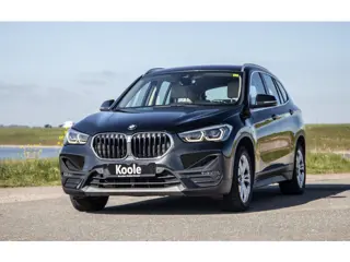 BMW X1 xDrive25e Executive BEIGE LEER / CAMERA / CARPLAY / HEAD UP DISPLAY / LED / CRUISE CONTROLE /