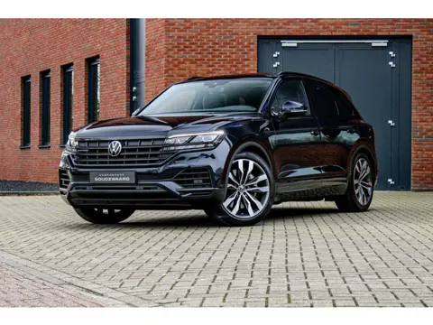 Volkswagen Touareg 3.0 TSi eHybrid 4MOTION | Luchtvering | Pano | IQ.Light | Massage | Memory