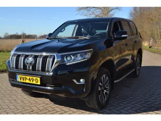 Toyota Land Cruiser 150 2.8 D-4D-F Professional Window Van