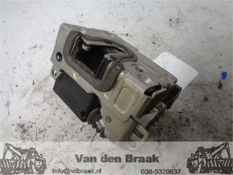 Dacia Duster 2010-2018 Deurslot links voor