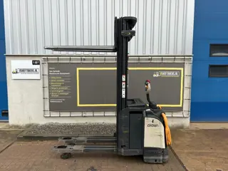 VS-22677 Elektrische stapelaar Crown eti4000