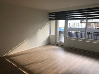 Woning aan de Martini van Geffenstraat te Amsterdam