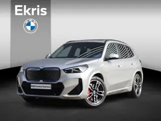 BMW iX1 eDrive20 | M-Sportpakket | LED | HUD | Active cruise | Trekhaak | Schuifdak | Elektr. zetels