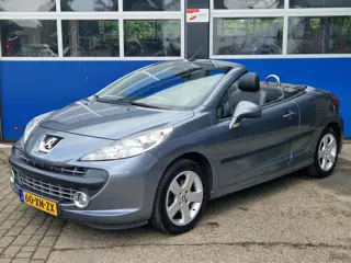 Peugeot 207 CC 1.6 VTi / Trekhaak afneembaar / Stoelverwarming / Leder bekleding / ECC / Parkeersens