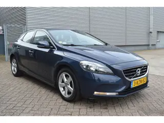 Volvo V40 1.6 D2 Momentum bj13 airco elec pak trekhaak