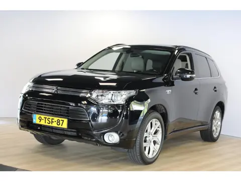 Mitsubishi Outlander 2.0 PHEV Instyle | Schuif- kanteldak | Trekhaak | Leer