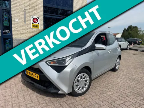 Toyota Aygo 1.0 VVT-i x-play- camera-carplay- NL auto