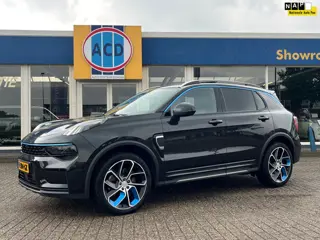 Lynk & Co 01 1.5 261pk PHEV 7DCTH | Zwarte hemel | Orig.NL | PanoramaDak | 360 graden Camera | Carpl