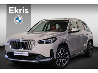 BMW iX1 eDrive20 67 kWh M Sport Edition | Glazen Panoramadak | Trekhaak Elektrisch | Stuur- en stoel