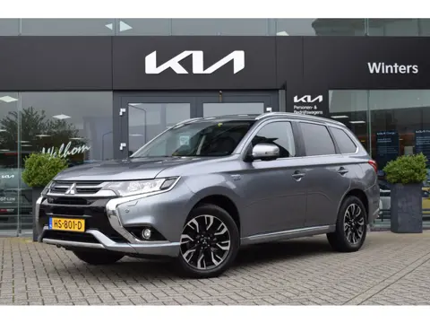Mitsubishi Outlander 2.0 PHEV instyle | Trekhaak | Stuur + Stoelverwarming | Navigatie | Camera | Le