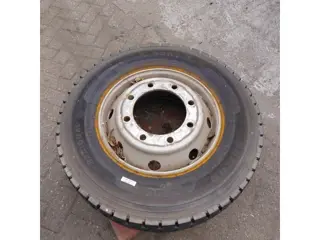 vrachtwagen trekas band 265/70 R19,5