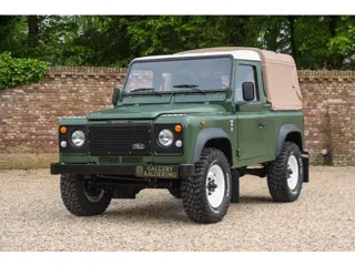 Land Rover 90 Pick-up with canvas top "Restored-rebuilt-renewed" Fully restored - But why? - "Becaus