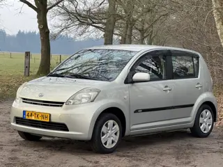 Daihatsu Sirion 2 1.0-12V Trend 2de eigenaar apk 12-26