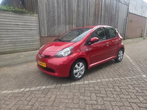 Toyota Aygo 1.0-12V Aspiration Red