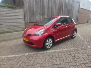 Toyota Aygo 1.0-12V Aspiration Red