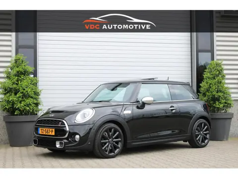 MINI 3-Deurs 2.0 Cooper S Chili Pano | Stoelverwarming | Navi Professional | Leder | Dealer Onderhou