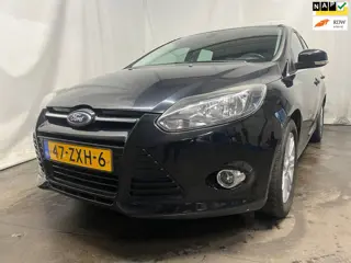 Ford Focus Wagon 1.0 EcoBoost Titanium - Motor Tikt - Schade