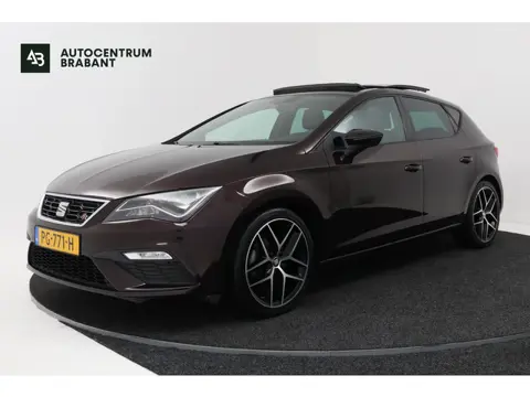 Seat Leon 1.4 EcoTSI FR (PANORAMADAK, TREKHAAK, CAMERA, CRUISE CONTROL, PARKEERSENSOREN, CARPLAY, NA