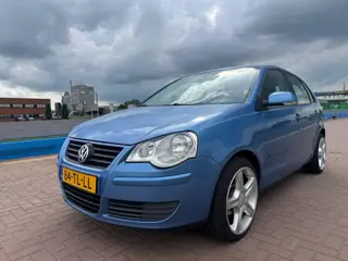 Volkswagen Polo 1.6-16V /Airco/Cruise/Trekhaak/Nieuwe APK
