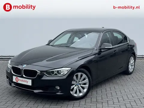 BMW 3-serie 320i Upgrade Edition Automaat | Navigatie | Cruise Control | PDC