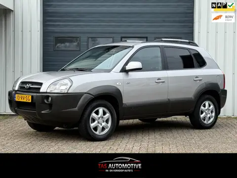 Hyundai Tucson 2.7i V6 4WD Style 2e EIG / AUTOMAAT / LEER