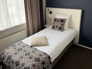 Eenpersoons hotelkamer op loopafstand van dorpscentrum en strand