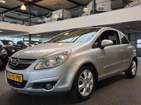 Opel Corsa 1.2-16V Enjoy / Automaat (bj 2007)