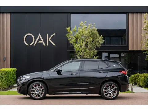 BMW X2 xDrive25e Aut. | M-Sport | Navi | Panorama | Leder | Camera | 19"LM | Saphire Zwart