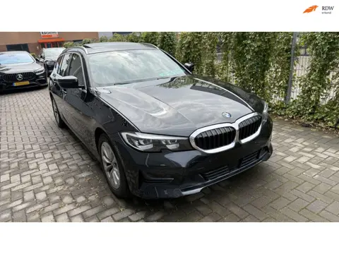 BMW 3-serie 318i M Sportline PANO/LEDER/LED VOL