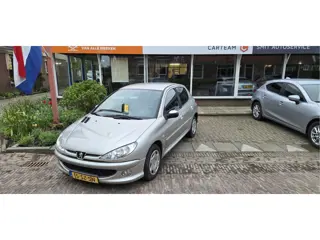 Peugeot 206 1.4 Air-line 3 5drs Distributie en koppeling 2024 vervangenTrekhaak