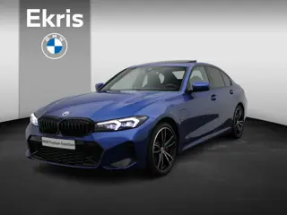 BMW 3 Serie Sedan 320e M Sportpakket Pro | Schuifdak  | Head-Up Display | 19"