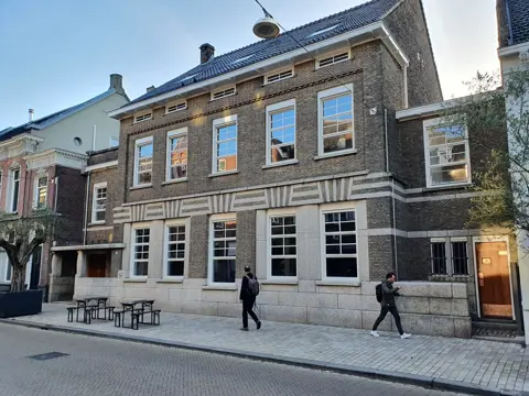 Woning aan de Stationsstraat te Tilburg