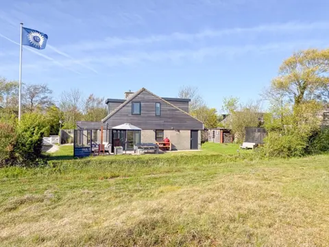 Vrijstaand, warm ingericht vakantiehuis aan de rand van Villapark Residentie Texel