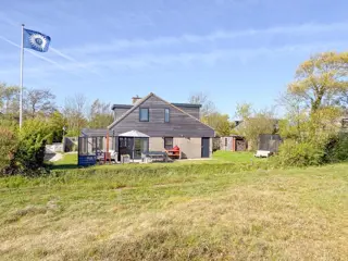 Vrijstaand, warm ingericht vakantiehuis aan de rand van Villapark Residentie Texel