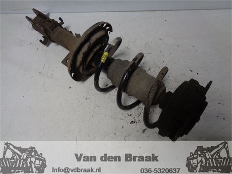 Nissan Micra 1.2 16V 2003-2011 Veerpoot links voor