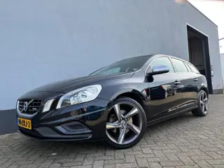 Volvo V60 1.6 T3 R-Design - Trekhaak - Dealer Onderhouden