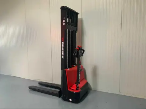 EP EST 3,3 meter - Stapelaar - interne lader (bj 2026)