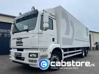 MAN TGM 26.290 6x2 Euro 5 - Bouwjaar 2013 - Km 705.834 - Laadklep 2000 kg - Good condition - Stuuras