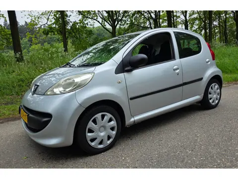 Peugeot 107 1.0-12V - 5 Deurs - Airco - APK T/M 05-05-2027 -
