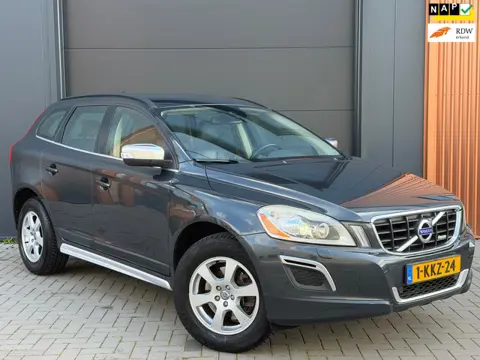 Volvo XC60 2.0 T5 R-Design|Volledig Dealeronderhouden!|Trekhaak|Lederen Bekleding|Parkeersensoren|Na