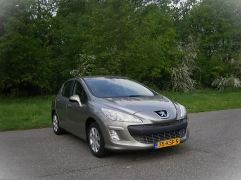 Peugeot 308 1.6 VTi XS . 5 Drs . Trekhaak . Airco . cruiscontrol . PDC . eerste eigenaar .