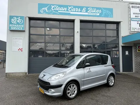 Peugeot 1007 1.6-16V Sublime (bj 2009)