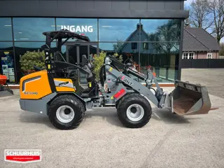 Giant G2700 HD Met puinbak en vork