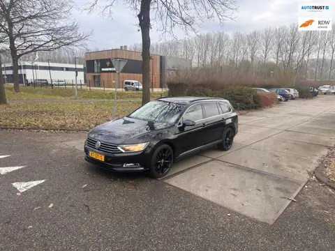 Volkswagen Passat Variant 1.6 TDI Connected Series Clima.Navi.Camera