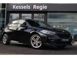 BMW 1-serie 118i M sport Pano M-Seats Memory HuD ACC Camera Ambient CarPlay 17”