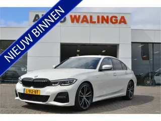BMW 3 Serie 318i M Sport Pakket | Sfeer | Camera | Carplay | Led | Live Cockpit Pro | Leer | NL Auto