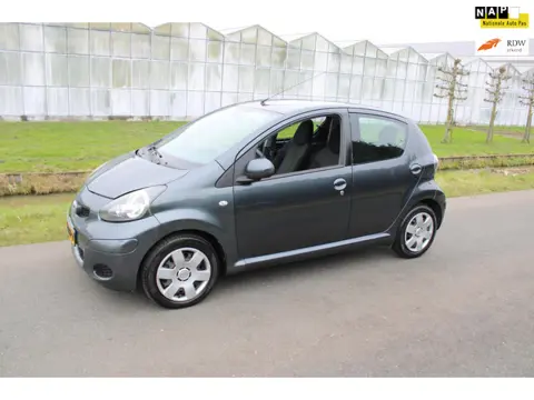 Toyota Aygo 1.0-12V Comfort 5 Drs met Navigatie