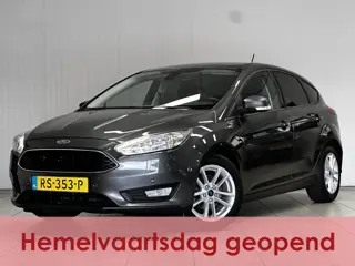 Ford Focus 1.0 Titanium/ Trekhaak/ 16'' LMV/ Camera/ Extra getint glas/ Apple + Android/ Navi/ Clima