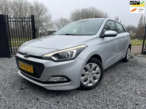 Hyundai I20 1.2 HP i-Motion / Parkeer sensoren / NAP /airco / trekhaak /